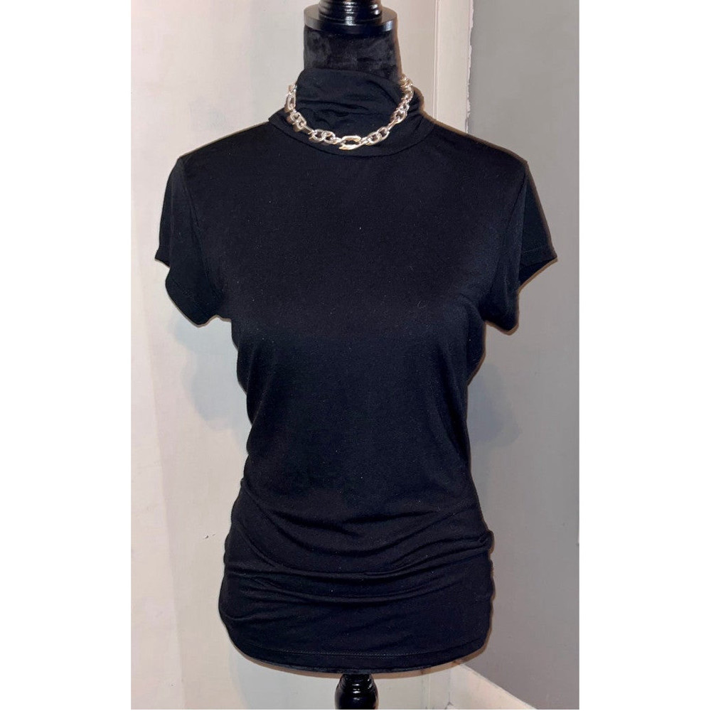 PERSONAL IDENTITY BLACK SHORT SLEEVE SHORT